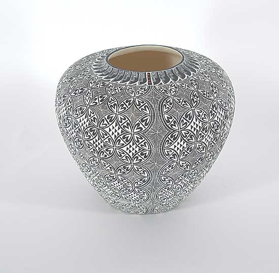 #229 ~ Vallo - Acoma Incised Pot