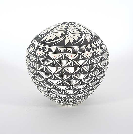 #232 ~ Victorino - Incised Pot with Fan Detailing