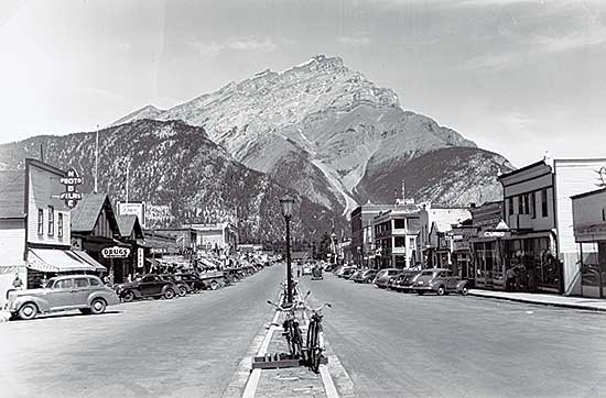 #98 ~ Harmon - Banff Avenue, 1940's