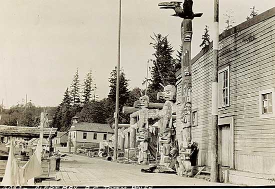 #307 ~ Kihn - [4082] Alert Bay B.C. Totem Poles